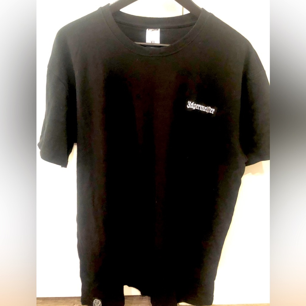 Jäegermeister men’s black server tee with small chest logo